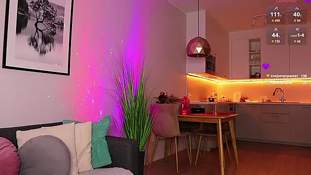 babyyyVal Chat XXX in diretta