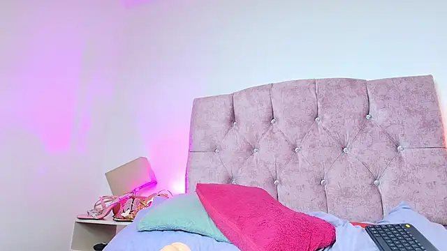 Skye_Moore Adlı Modelin Canlı XXX Sohbeti