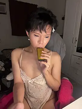 Plaxtique webcam show