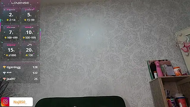 HOTBLACKANDWHITE2 Adlı Modelin Canlı XXX Sohbeti