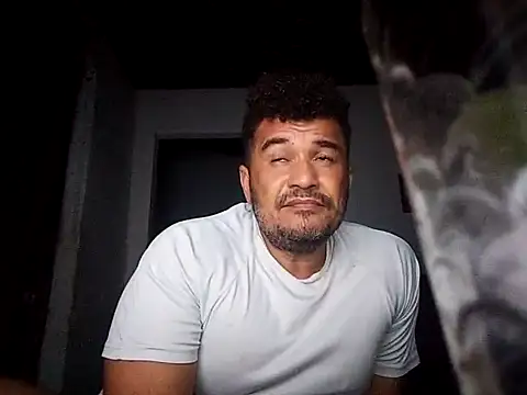 tarra122's Live XXX Chat