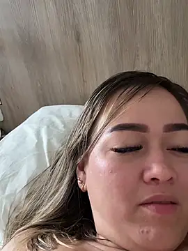 Danielavegax: διαδικτυακό σόου στην κάμερα