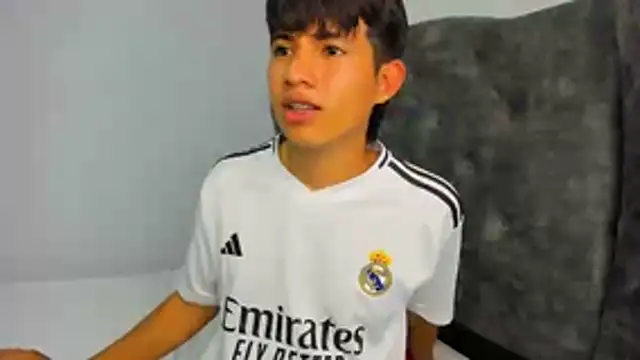 Pokazy przed kamerką – Mikke18