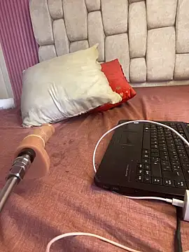 PrettyHamaica live XXX chat