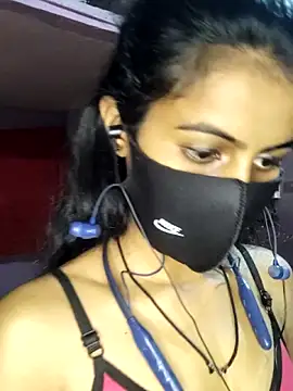 Thaper_Meera2 élő XXX-chatje