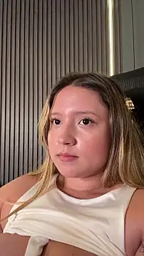 MiaPetit_ webkamerás műsora