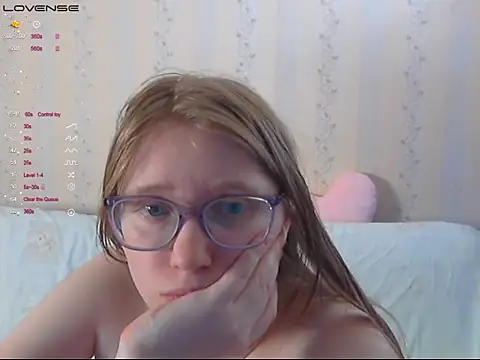 LustfulSarah Chat XXX live