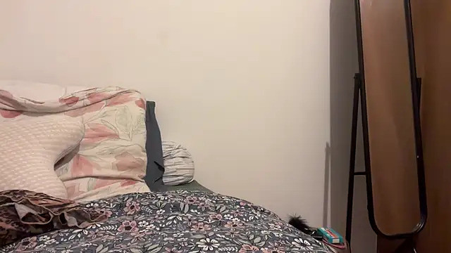 nanaisbackk: онлайн-секс-чат