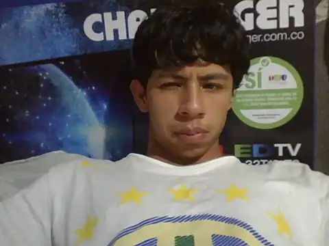 Carlos_Albert02's Live XXX Chat