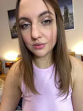 AliceDesmee 即時 XXX 聊天