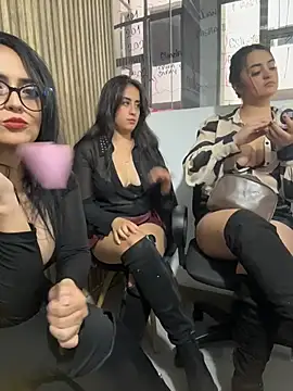 XXX chat uživo modela Antonella_Julieta