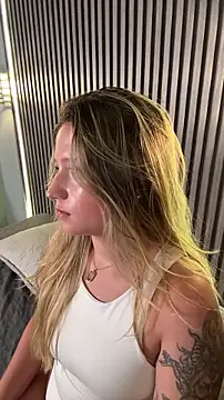 Chat XXX en directo de MiaPetit_