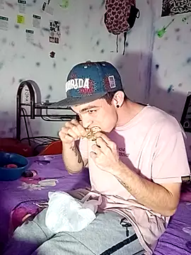 themaykiin18 Show in webcam