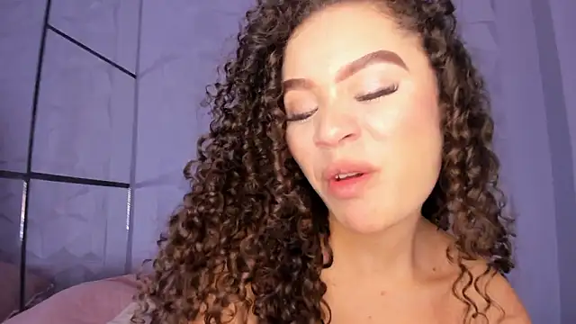 _LittleLia: онлайн-секс-чат