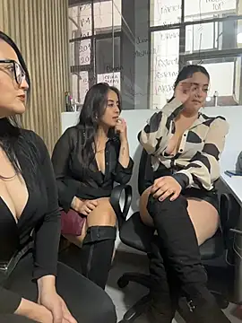 Show de Antonella_Julieta na webcam