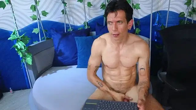 Show modela TheKing_39_ na web-kameri