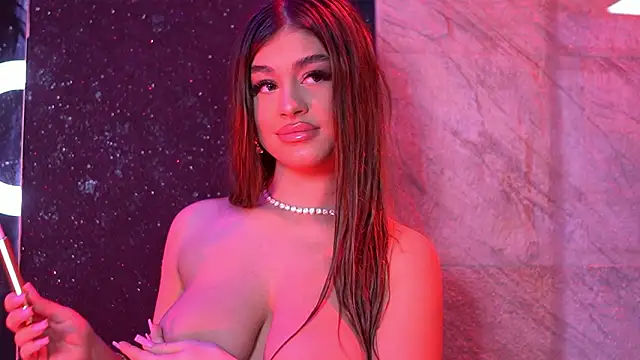 BellaNoirre Adlı Modelin Canlı XXX Sohbeti