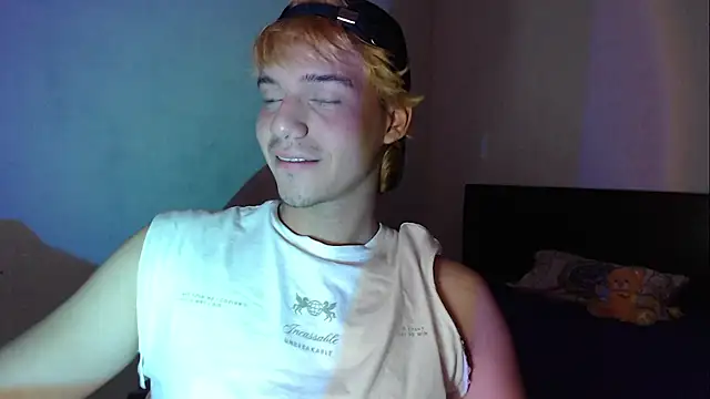 Онлайн чат XXX CrisotpherMoretti