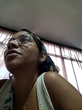 Sofythom1 Adlı Modelin Canlı XXX Sohbeti