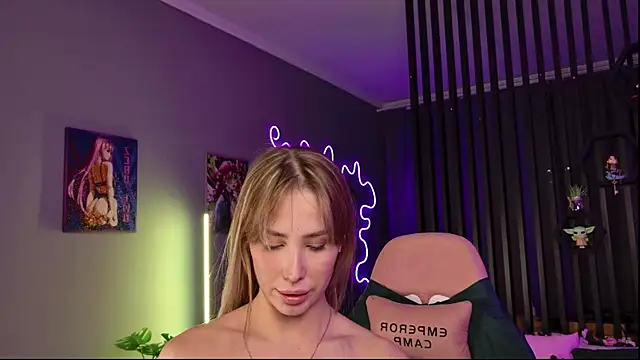 XXX chat uživo modela plugmyHDMI