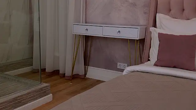 milaleoneli: онлайн-секс-чат