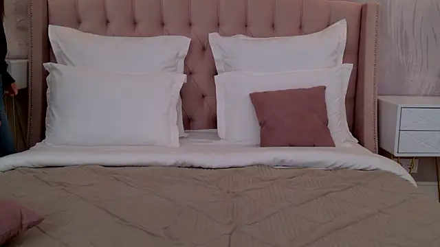 milaleoneli Adlı Modelin Canlı XXX Sohbeti