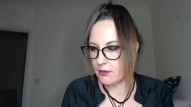 Humiliatrixxxx live XXX chat