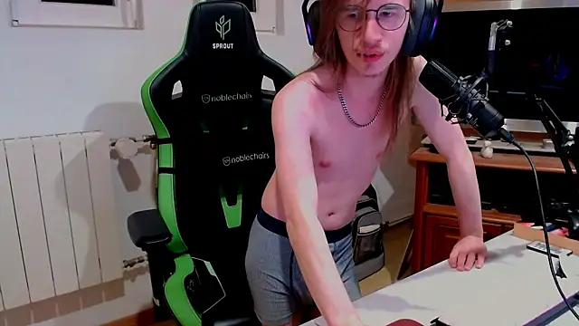 دردشة YoungSebi الجنسية المباشرة