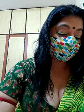 Ratna-777 Adlı Modelin Canlı XXX Sohbeti