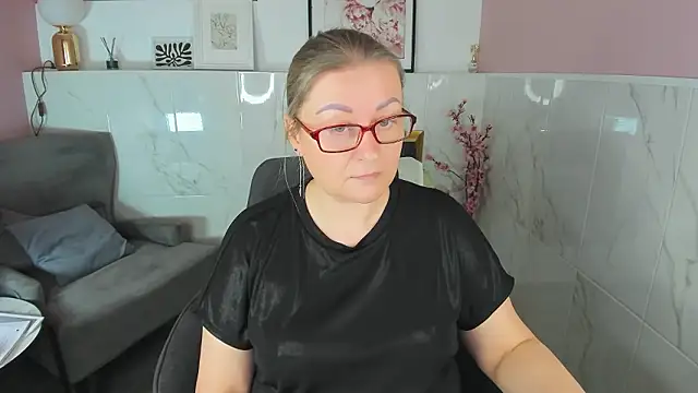 AlexandraKind Adlı Modelin Canlı XXX Sohbeti