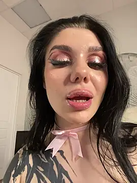 عرض كام MaeveMoon