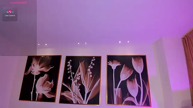 NiaHolland 现场XXX聊天