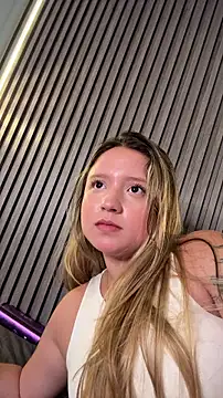 Pokazy przed kamerką – MiaPetit_