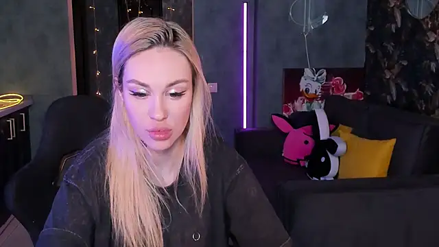 XXX chat uživo modela Blckmirrorr