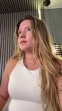 MiaPetit_ Adlı Modelin Canlı XXX Sohbeti