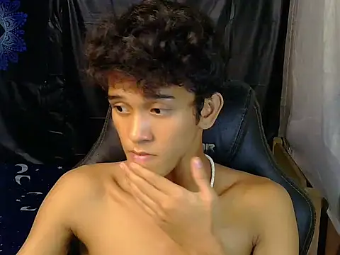 hugekenbigcock's Live XXX Chat