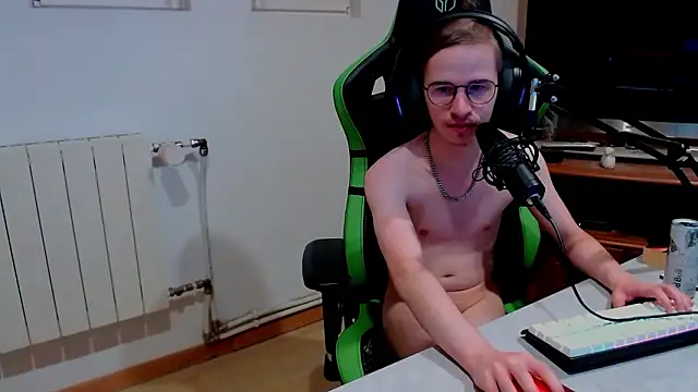 دردشة YoungSebi الجنسية المباشرة