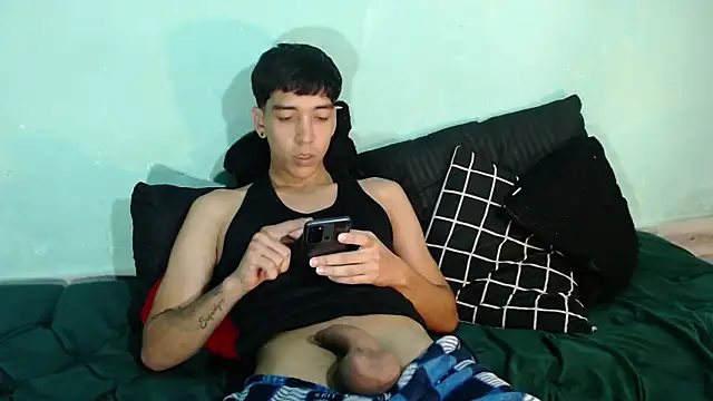 Ariatnaanddilan élő XXX-chatje