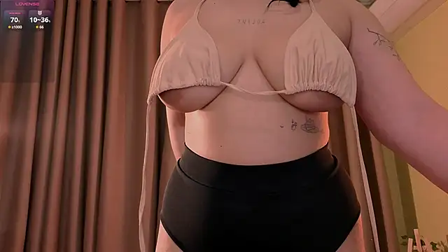 Chat +18 de HoneyBroownie ao vivo