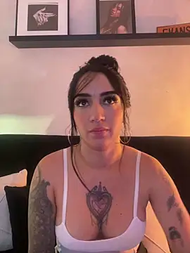 EmmyEvans1's Live XXX Chat