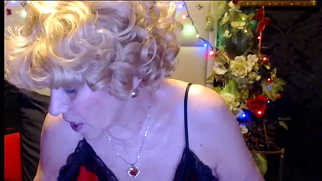 HappyWomanOn's Live XXX Chat