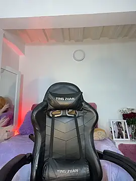 Chat +18 de karinacortes ao vivo