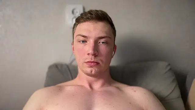 iron__chap élő XXX-chatje