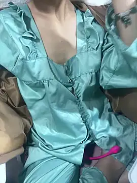 Mina048 即時 XXX 聊天