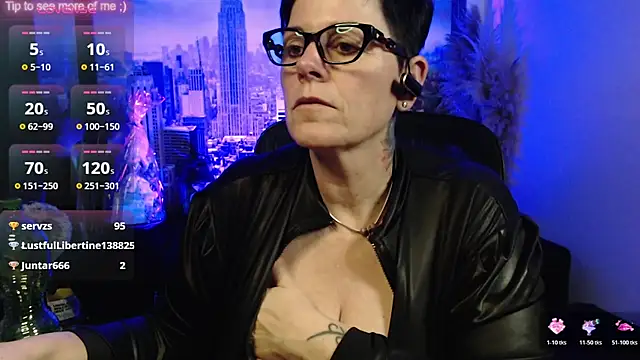 ninarandmann: διαδικτυακό σόου στην κάμερα