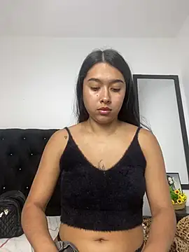 Онлайн чат XXX SweetLatiin_