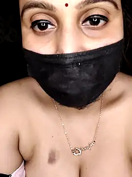 Horny_Shalu élő XXX-chatje