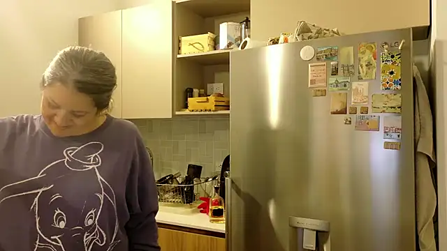 AVRAKEHDABRA élő XXX-chatje