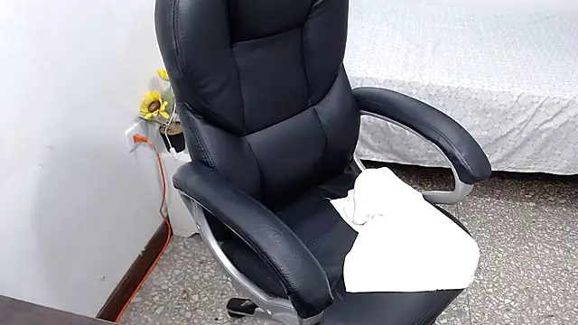 emiliaa_hot 现场XXX聊天