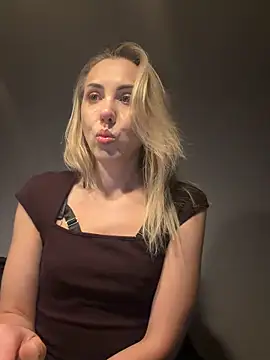 Chat +18 de ElenaWhitmore ao vivo